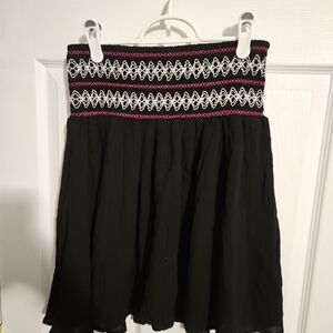 Sz 00 Torrid Embroidered Mini Skirt